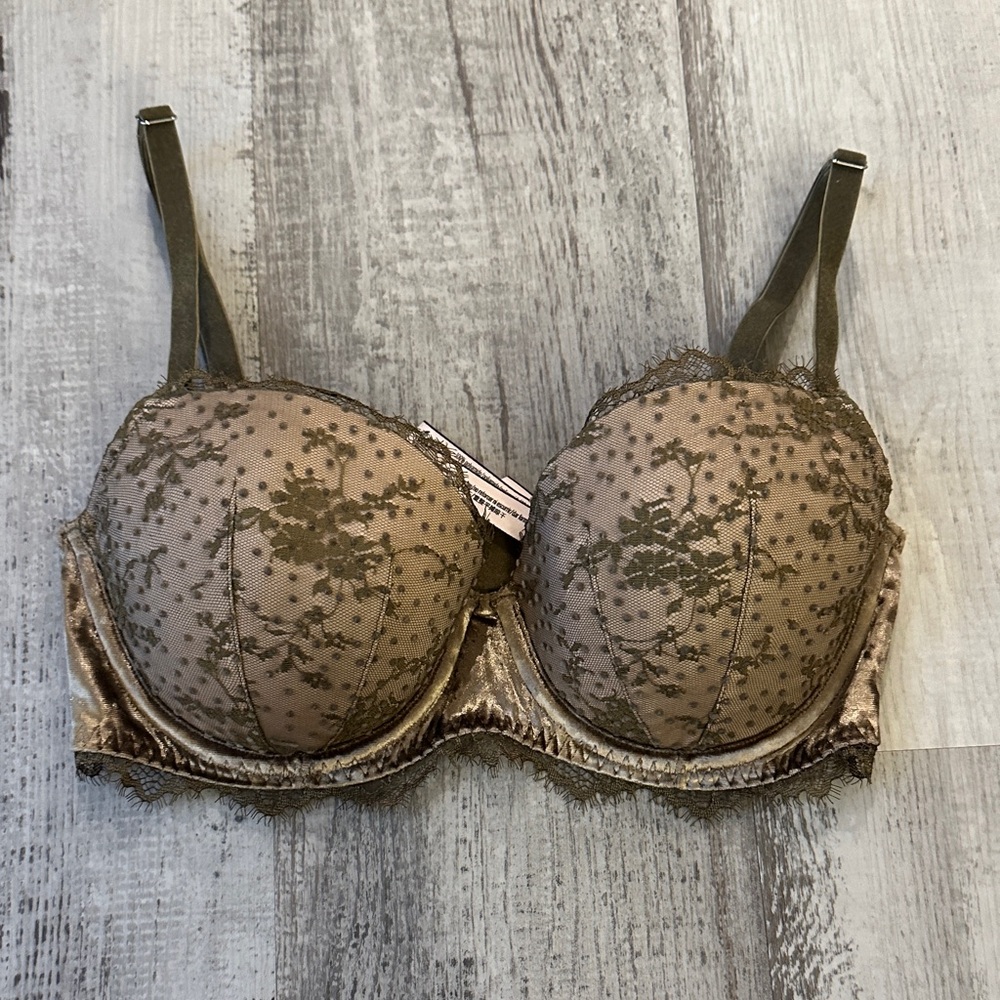 Victoria’s Secret Dream Angle Green Velvet Bra Women’s size 34D